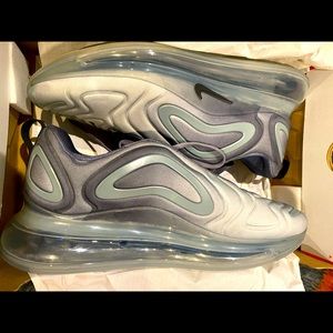 Nike Air Max 720 Gray.